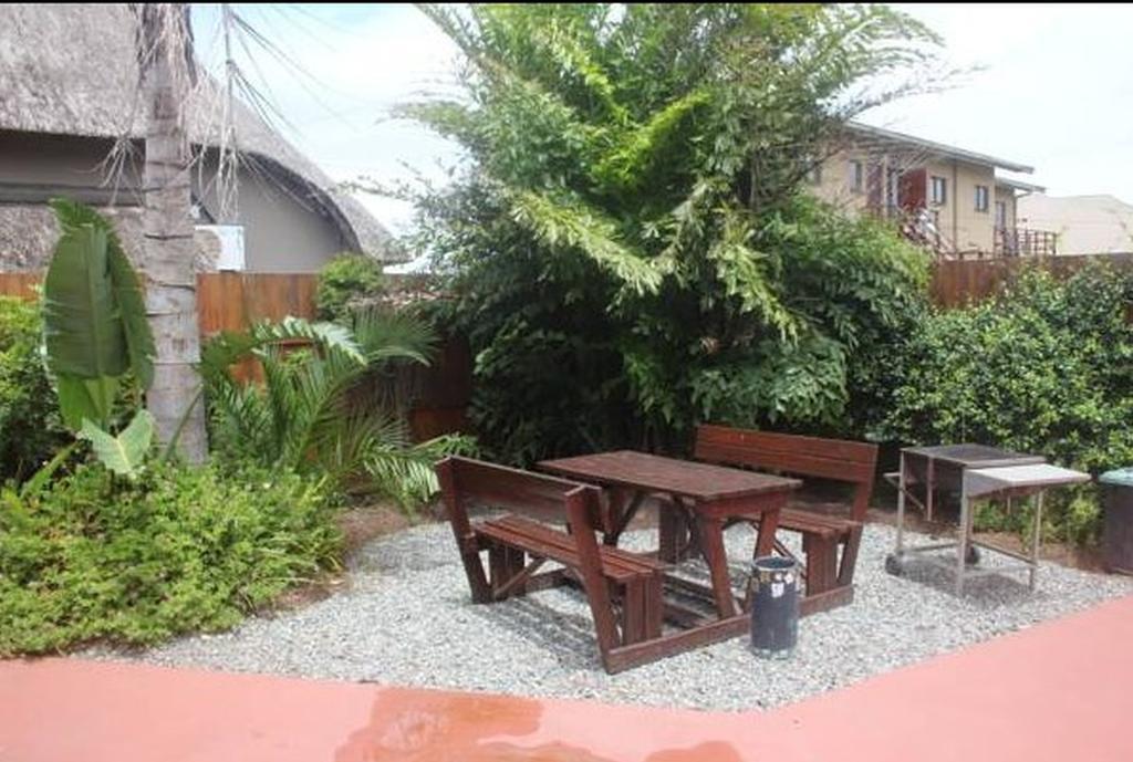 Khaya La Manzi Guest Lodge Hibberdene Exteriör bild