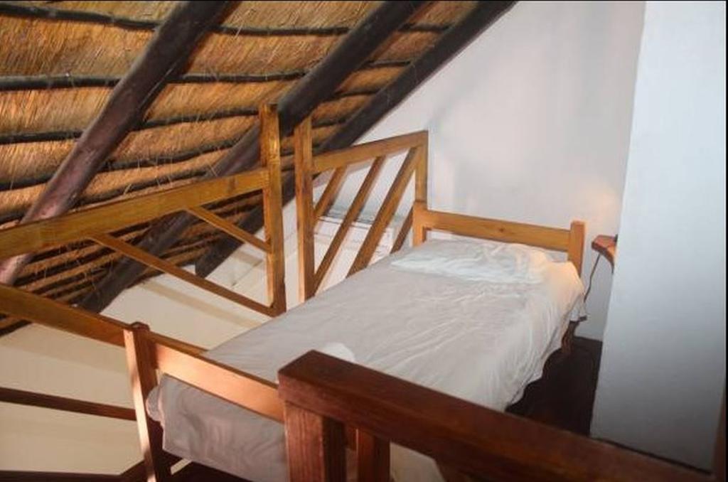 Khaya La Manzi Guest Lodge Hibberdene Rum bild